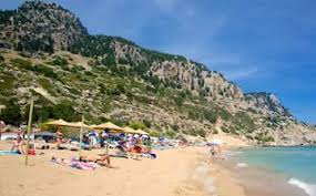 Buchen sie ihre traumunterkunft beim ferienhausspezialisten casamundo. Strand Von Tsambika In Rhodos Expedia