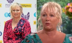 BBC's Tomasz Schafernaker warns people to charge phones amid Storm Eunice  power cut issue