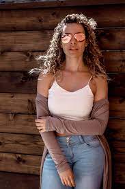 Vanessa Looking Stylish In Her Raybans In The Natural Light For This Portrait Shoot Camera Sony A6400 Mirrorless Camera Lens So Sony Camera Sony Portrait