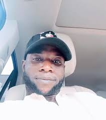 Please anybody that knows ESTHER OLUWASEUN IG: @_berrywhiteoffical families  should please help us. She stayed in OBAWOLE, she d!ed three days ago and  her c@rpse is still in her room. Please if