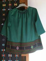 Pada gambar di atas dapat anda lihat bahwa kain untuk celananya terbuat dari katun sedangkan aksen talinya terbuat dari kain tenun ikat. 100 Kain Tenun Ntt Ideas Batik Dress Batik Fashion Fashion