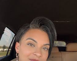 Dora Manning's Instagram, Twitter & Facebook