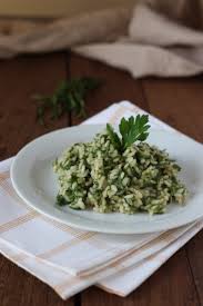 Il miglior periodo per utilizzare i bruscandoli, o germogli di luppolo, è certamente la primavera, che permette di spuntare le cime fresche di questa erbetta. Risotto Semintegrale Ai Bruscandoli Il Pomodorino Confit