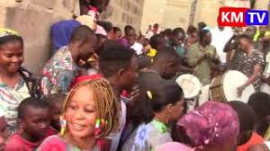 Wakiwa hekaluni, ni nani wanaomtambua yesu, nao wanaonyeshaje hivyo? Viuno Vya Mtoto Wa Chuo Show Ya Diamond Akichambua Na Dokter Andalan