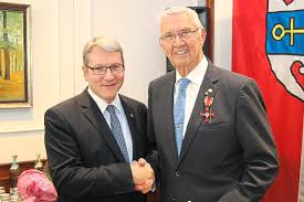 Der oberkircher erwin lienhard feiert am mittwoch seinen 90. Bundesverdienstkreuz Am Bande Fur Heinrich Lienkamp