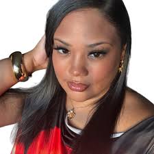 Ok, I CANT be the only one.. I kinda like Austin! I am actually surprised  none of the girls have given him a solid shot? To me, Chelley (spelling)  was never a