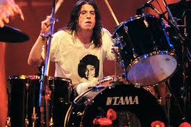 Many of the songs that wound up on foo fighters' debut were rehearsed in early 1994 as potential nirvana songs, with. Dave Grohl Reflects On In Utero And Kurt Cobain Rolling Stone