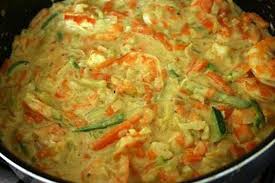 Crevettes Au Curry Et Effilochee De Legumes Recette Crevettes Curry Recette De Crevettes Recette Crevette Curry