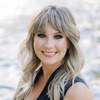 Lea Beal's Instagram, Twitter & Facebook