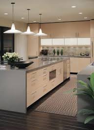 Quelle Couleur Pour Une Cuisine De Couleur Taupe Lustres Blancs Cuisine Moderne Cuisines Design Cuisine Contemporaine