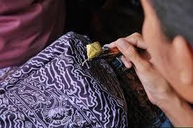 Lukisan dapat berisi representasi alam seperti potret wajah, hewan. Mengenal Batik Wastra Indonesia Yang Diakui Dunia Halaman All Kompas Com