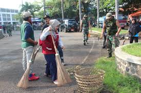 Cara membuat sapu pembersih yg profesional karya anak buah cv. Gotong Royong Peduli Lingkungan Terus Digalakkan Pemerintah Provinsi Jawa Tengah