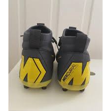 Välj på träningsjackor, vårjackor & höstjackor, regnjackor. Fotbollsskor Barn Nike Mercurial