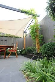 Holz Saulen Alu Tragwerk Und Sonnensegel Pergola Plane Pergola Bauen Uberdachung Garten