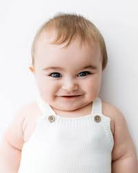 Competition Closed*** 🎄GIVEAWAY 🎄 Ho ho ho, Only 8 sleeps to go until  Christmas Mini Sessions begin 🎅 Christmas sessions are fully booked but I  have kept one slot aside for a