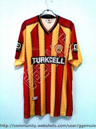 Draw 2:2.the most goals in all leagues for yeni malatyaspor scored: Malatyaspor Home Camiseta De Futbol 2003 2004