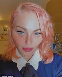 Madonna blond live full concert 2020 Madonna Looks Unrecognizable In Series Of New Selfies With Pink Hair Urging Her Followers To Vote Aktuelle Boulevard Nachrichten Und Fotogalerien Zu Stars Sternchen