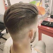 Beri hasil akhir yang tidak terlalu rapi pada tampilan ini. Gaya Rambut Pendek Lelaki Terkini Sarumpq