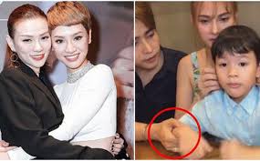 Anh cho biết vẫn nhớ rõ như in cảm xúc ngày đó và mừng vì cả gia đình đã cùng nhau vượt qua một năm đầy. Tra My Idol Cá»±c Gáº¯t Khi Nháº¯n Nhá»§ Thu Thá»§y Va Kin Nguyá»…n Viá»‡c Báº¡o Hanh Con