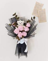 Kain ini mudah dikreasikan menjadi banyak kerajinan, salah satunya untuk bunga imitasi atau palsu. 34 Buket Bunga Dari Kain Flanel Untuk Hadiah Wisuda Lamaran Dan Syukuran Halaman 2 Teman Kreasi