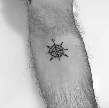 Man Small Compass Tattoo Erkek Kucuk Pusula Dovmesi Tattoosmenschest Small Compass Tattoo Compass Tattoo Men Compass Tattoo