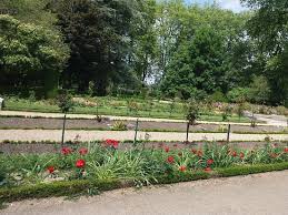 Bien sûr, les jardins historiques des châteaux sont nombreux mais aujourd'hui, pléthore de parcs, espaces divers, et autres jardins de créateurs, de. Jardin A Visiter Picture Of Jardins Des Pres Fichaux Bourges Tripadvisor