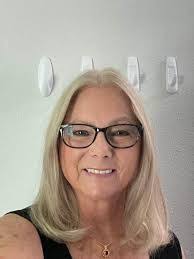 Donna Dunbar's Instagram, Twitter & Facebook