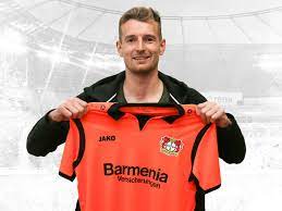 Dich beim spiel nicht hindern und lange farbe und form behalten. Hradecky Wechselt Zu Bayer Leverkusen Eintracht