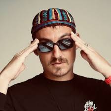 Tom Charles (@TomCharlesMusic)