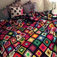 crochet 6 round granny 3 colors black background iyi aksamlar chunky crochet blanket granny square crochet pattern crochet table runner pattern
