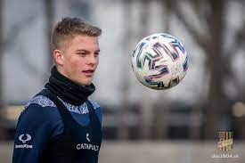 Schäfer made his hungarian league debut for mtk appearing as a substitute away at against gyirmót on 1 april 2017. Dac 1904 Fokuszban A Labda Schafer Andras Facebook