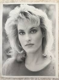 Lisa Kingston's Instagram, Twitter & Facebook