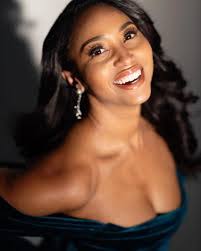 Nicole Ralph's Instagram, Twitter & Facebook