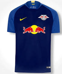 Grune Bayern Roter Bvb So Kunterbunt Wird Die Bundesliga Camisas De Futebol Futebol Camisa