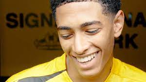 Juni 2003 in stourbridge) ist ein englischer fußballspieler, der seit juli 2020 bei borussia dortmund unter vertrag steht. Bvb Neuzugang Jude Bellingham Lebt Vorerst Mit Seiner Ganzen Familie In Dortmund