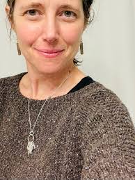 Miriam Bennett's Instagram, Twitter & Facebook