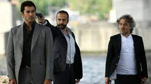 En 2010, la série est sélectionnée pour le prix télévisé d'i̇smail cem. Baris Falay Confessed Kenan Imirazlioglu In The Ezel Series