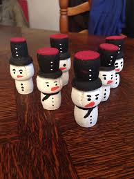 Bonhomme De Neige Avec Des Bouchons De Champagne Bricolage Avec Des Bouchons Deco Noel Activites Autour De Noel