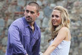 Hokejista informoval o rozchode s herečkou a speváčkou prostredníctvom sociálnej siete facebook. Lucie Vondrackova Versus Tomas Plekanec Zacina Valka Ci Verze Je Spravna Sedmicka Cz