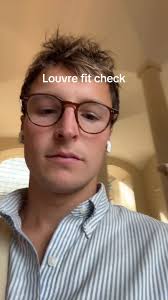 got bored and filmed this #fitcheck #louvre #paris #outfit #sabrinacarpenter