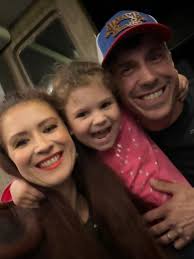 Redding, CA ➡️ Sparks, NV ➡️ Temecula, CA last week with @thealabamaband  !!! Weather ranged from 102° to “feels like” 44°. Elizabeth had many  adventures including feeding butterflies and lorikeets and a