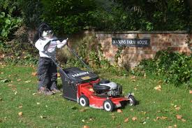 The batteries are rechargeable and the average battery life is between 20 to 60 minutes of mowing time. Worx Wg782 14 Inch 24 Volt Cordless Lawn Mower With Intellicut Lawn Mower Lawn Cordless Lawn Mower