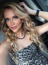 In case you're wondering what the glamorous life of a Meteorologist looks  like, it's an air mattress. In a sales office. @kelsie_cairnstv is in the  office next door. How many times do