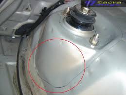 Misteri kereta 'berbau' akhirnya terungkai, apabila pasangan suami isteri ini mendapati terdapat sesuatu yang aneh tersembunyi di dalam bonet kereta. Tacra S Diy Garage Boot Masuk Air