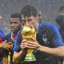 Последние твиты от benjamin pavard 5 (@benpavard28). The Trophy Of The World Cup 2018 Embraced By Benjamin Pavard On His Account Instagram Spotern