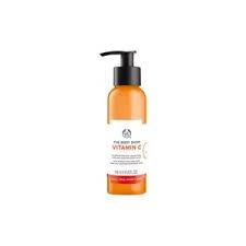 Dispense two pumps of the liquid peel onto your fingertips and apply to cleansed, dry skin avoiding the eye and mouth areas. The Body Shop Vitamin C Glow Revealing Liquid Peel Peeling Testberichte Bewertungen Meinungen