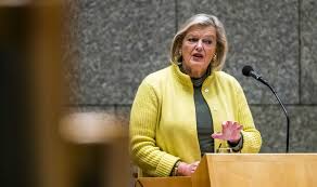 Eva posthuma de boer (amsterdam, 3 november 1971) is een nederlandse schrijver en columnist. Onwelkome Broekers Knol Reist Alsnog Af Naar Marokko De Volkskrant