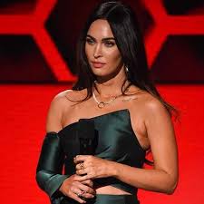 Megan denise fox was born on may 16, 1986 in oak ridge, tennessee and raised in rockwood, tennessee to gloria darlene tonachio (née cisson), a real estate manager & franklin thomas fox. Megan Fox Debuts New Tattoo And Fans Think It S In Honor Of Boyfriend Machine Gun Kelly Entertainment Tonight