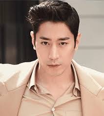 Eric Mun's Instagram, Twitter & Facebook