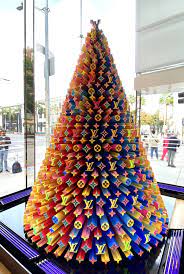 Get inspired with these handcraft, handmade inspired by louis vuitton christmas decoration. The Louis Vuitton 3d Neon Christmas Tree Is Up In Beverly Hills Natale